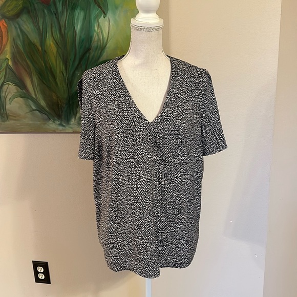 Express Patterned Blouse - Picture 1 of 8